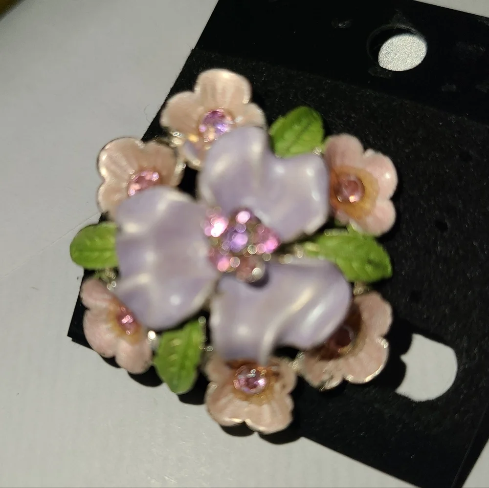 vintage Floral purple pink enamel flower brooch‎ with rhinestones & green leaves
